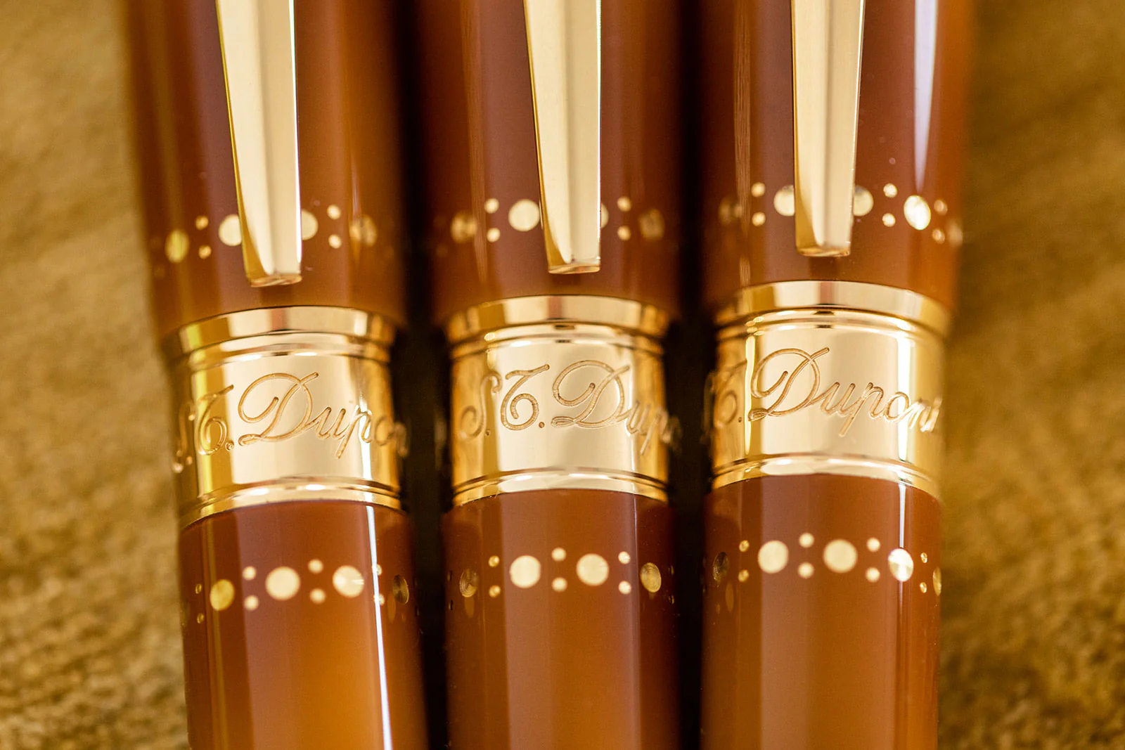 S.T. Dupont Line D Large Derby Gold - Image 3